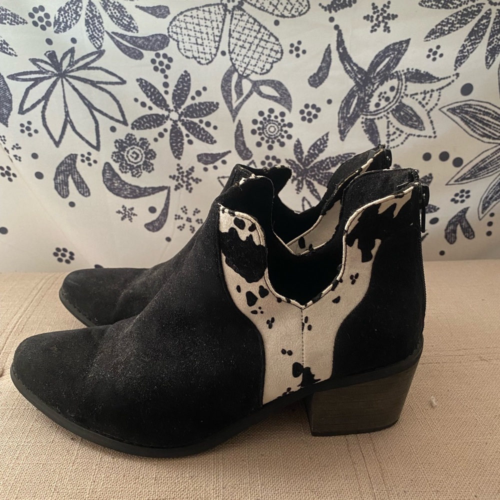 Pierre Dumas Cowgirl Ankle Boots